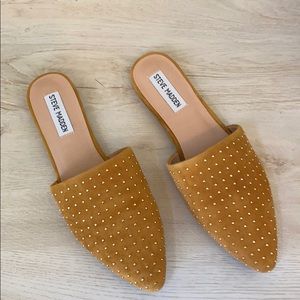 Cute mustard mules.